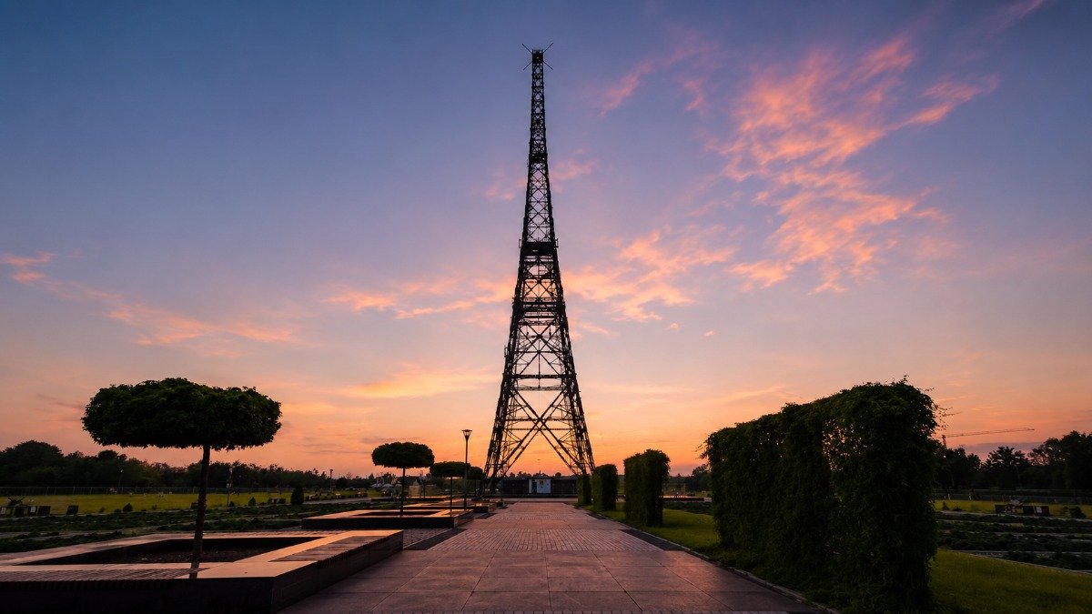Torre de transmissão de rádio de Gliwice, palco do incidente encenado de Gleiwitz em 1939.